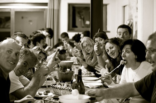 Famille-repas-fondue