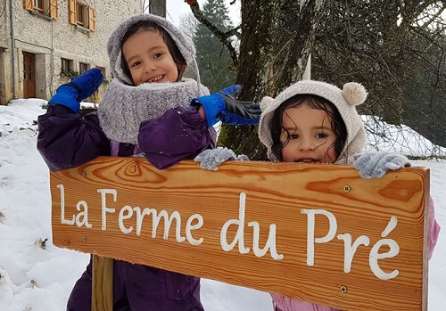 classes-sur-le-panneau-Ferme-du-Pre-enfants