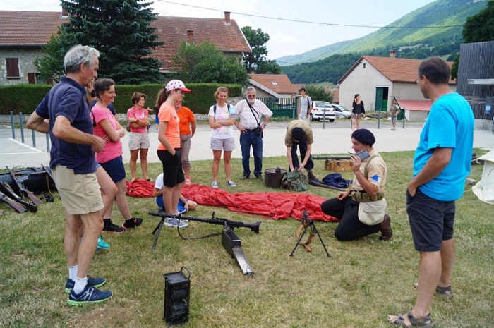 Demonstration et explications armes resistance Musee