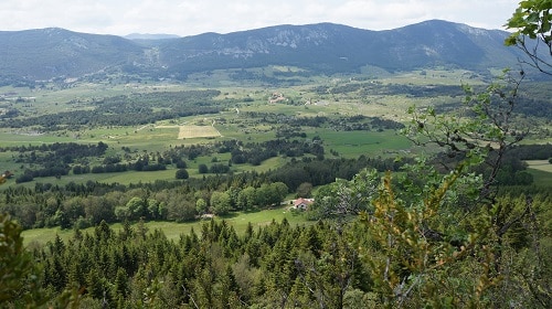 Vassieux-plateau-vu-de-la-grotte